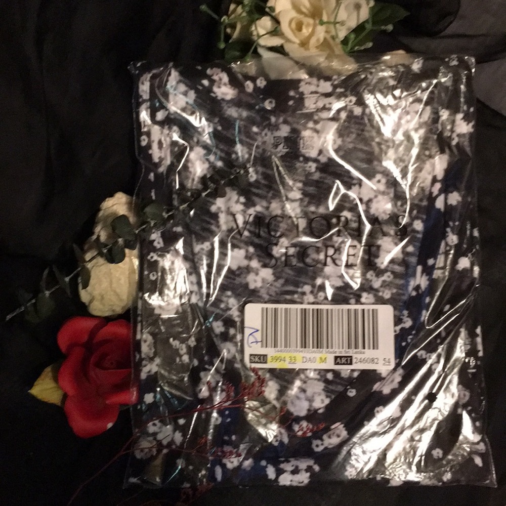 NWT PINK BY VS PERFECT V-NECK TEE